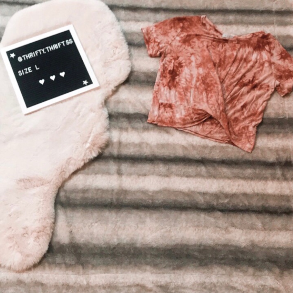 crop tie dye shirt :)